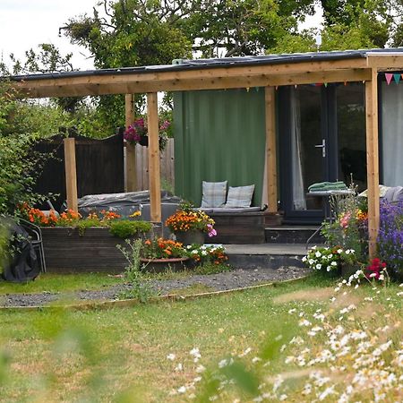 Sweet Pea Cabin Badsey ภายนอก รูปภาพ