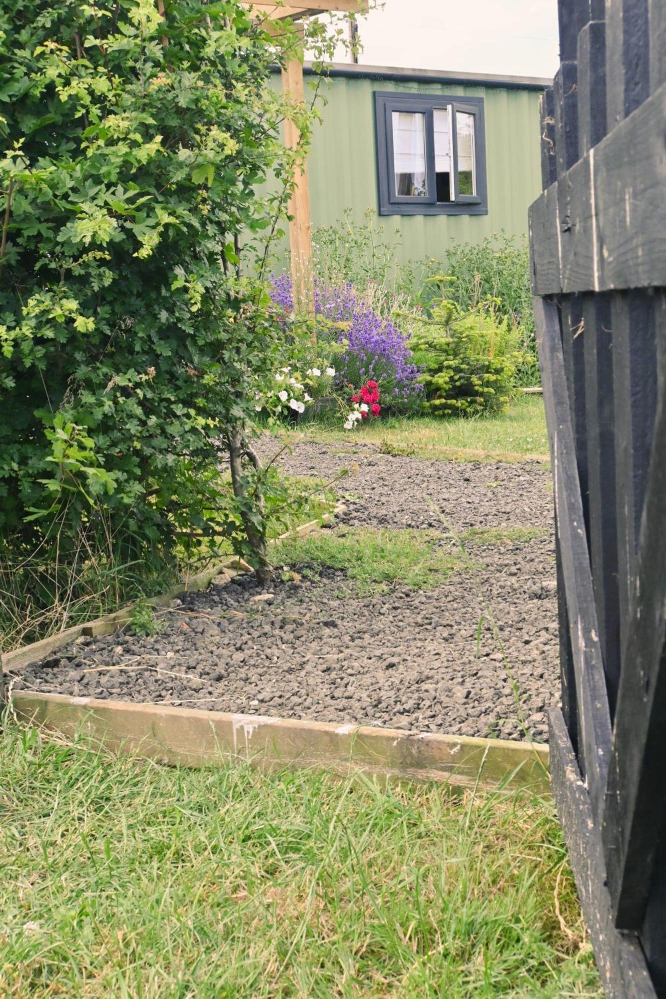 Sweet Pea Cabin Badsey ภายนอก รูปภาพ